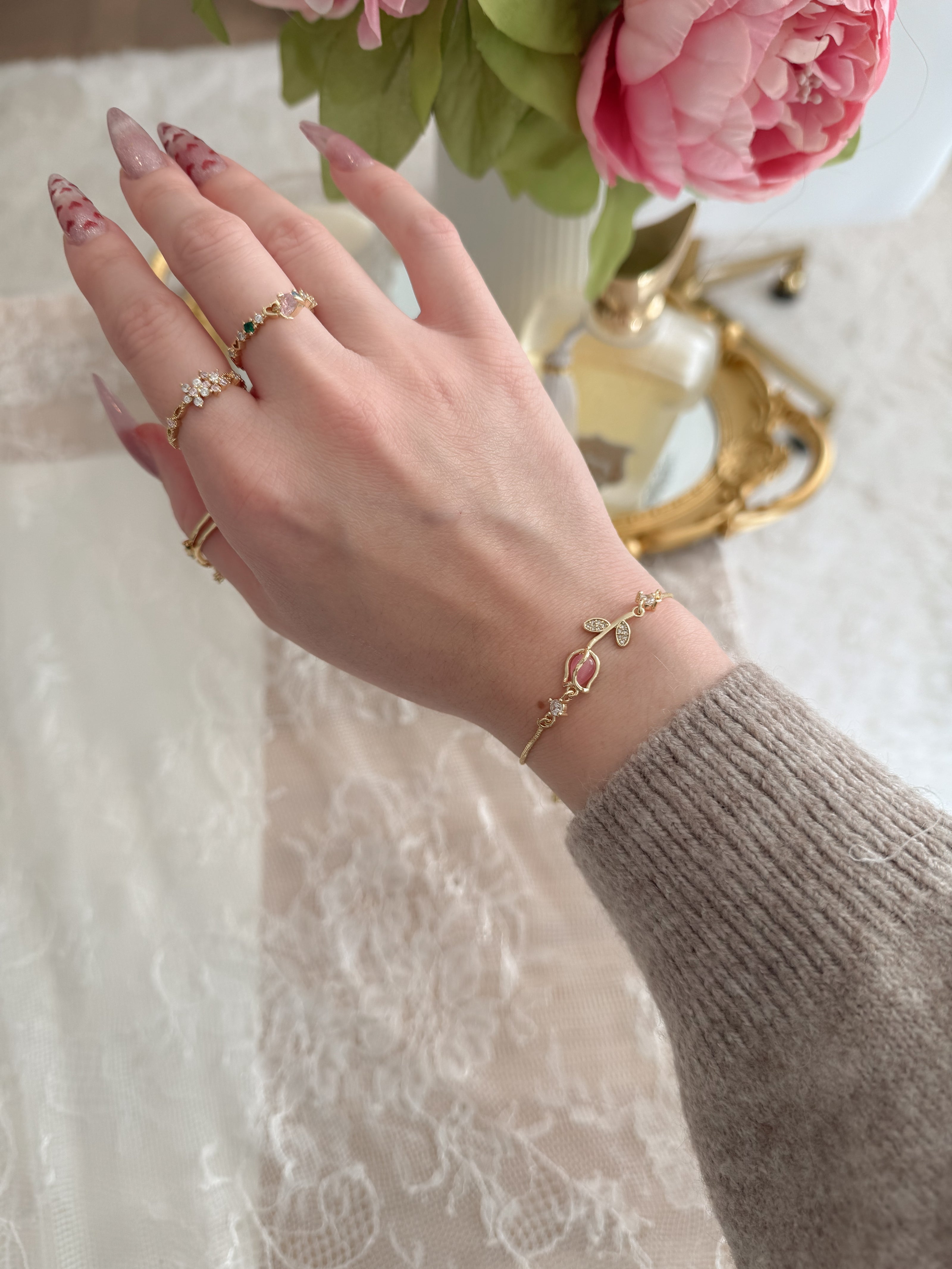 The rosebud bracelet