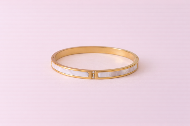 Lumière Pearl Bangle