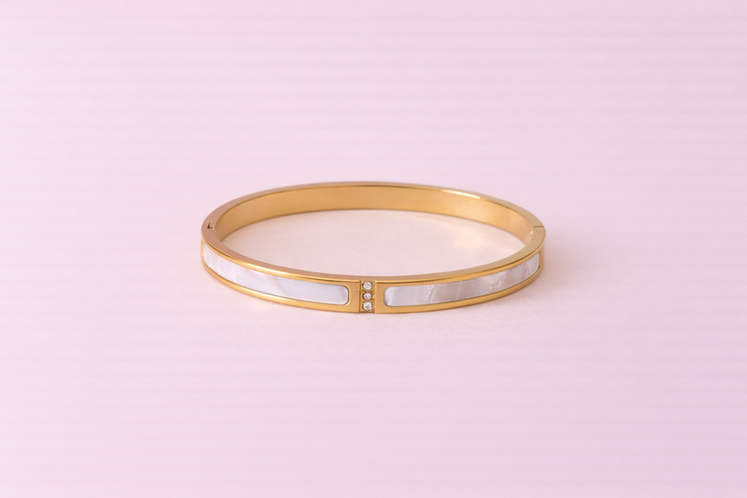 Lumière Pearl Bangle