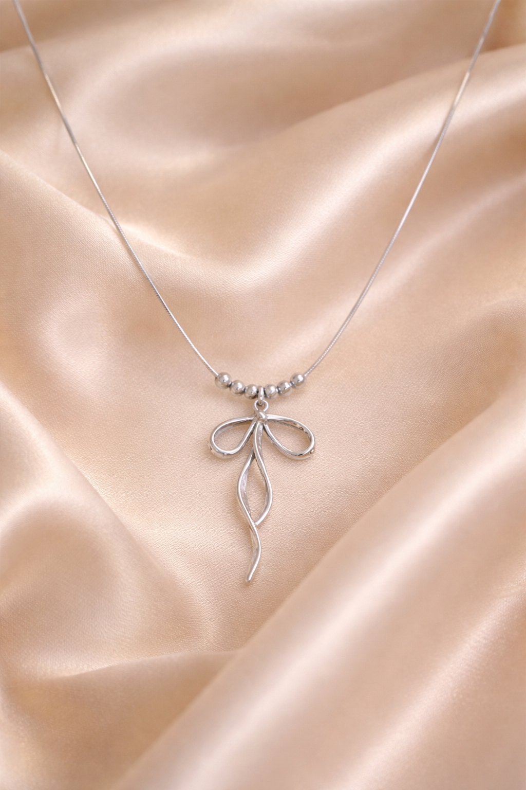 Cutie bow necklace silver